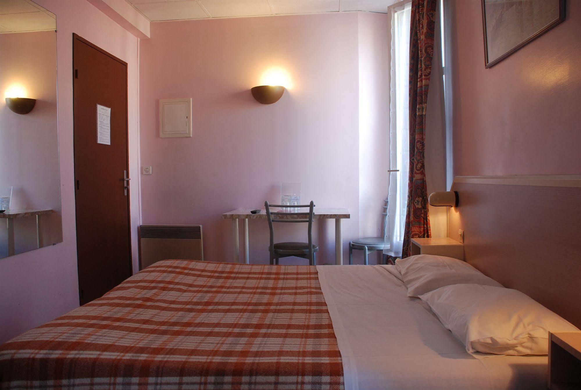 Hotel De La Tour Paris-malakoff Malakoff